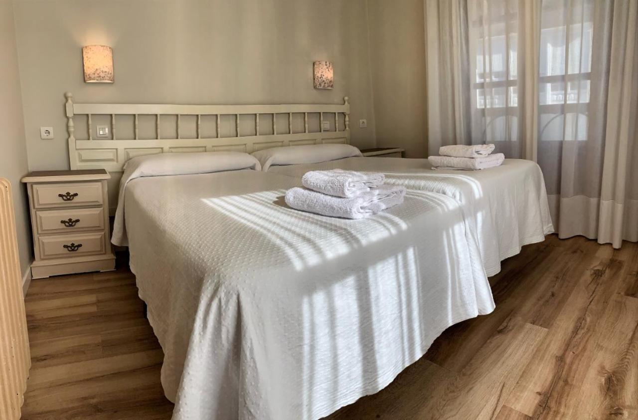 Hostal Restaurante Mendez Villafranca Del Bierzo Luaran gambar