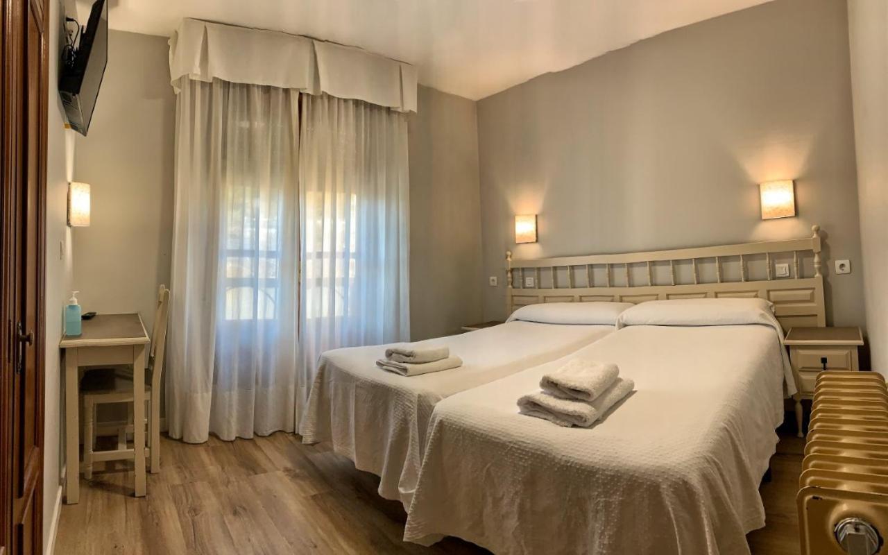 Hostal Restaurante Mendez Villafranca Del Bierzo Luaran gambar