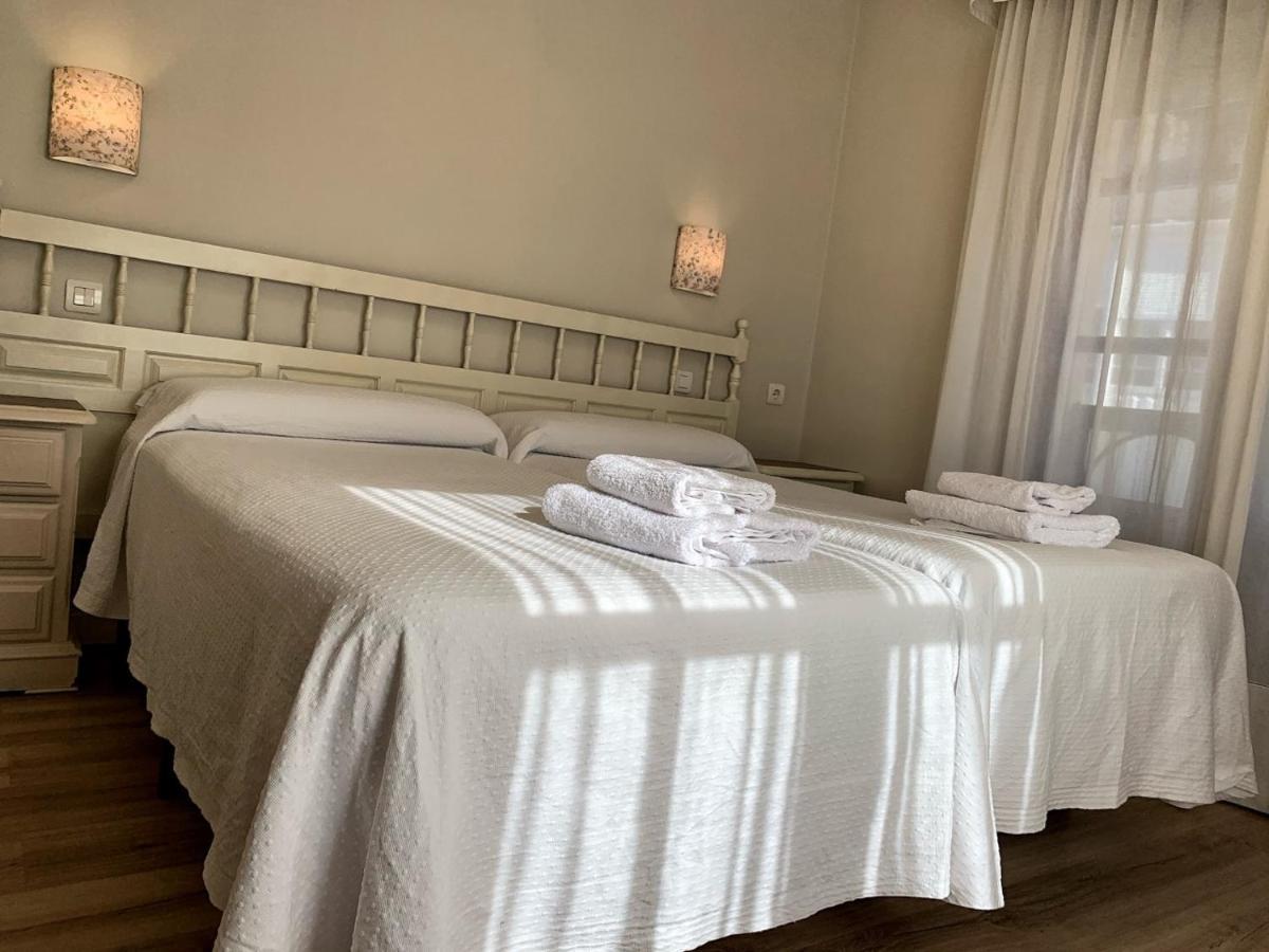 Hostal Restaurante Mendez Villafranca Del Bierzo Luaran gambar