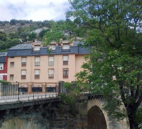 Hostal Restaurante Mendez Villafranca Del Bierzo Luaran gambar
