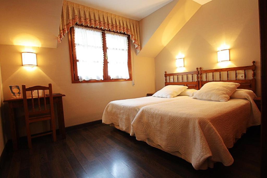 Hostal Restaurante Mendez Villafranca Del Bierzo Bilik gambar