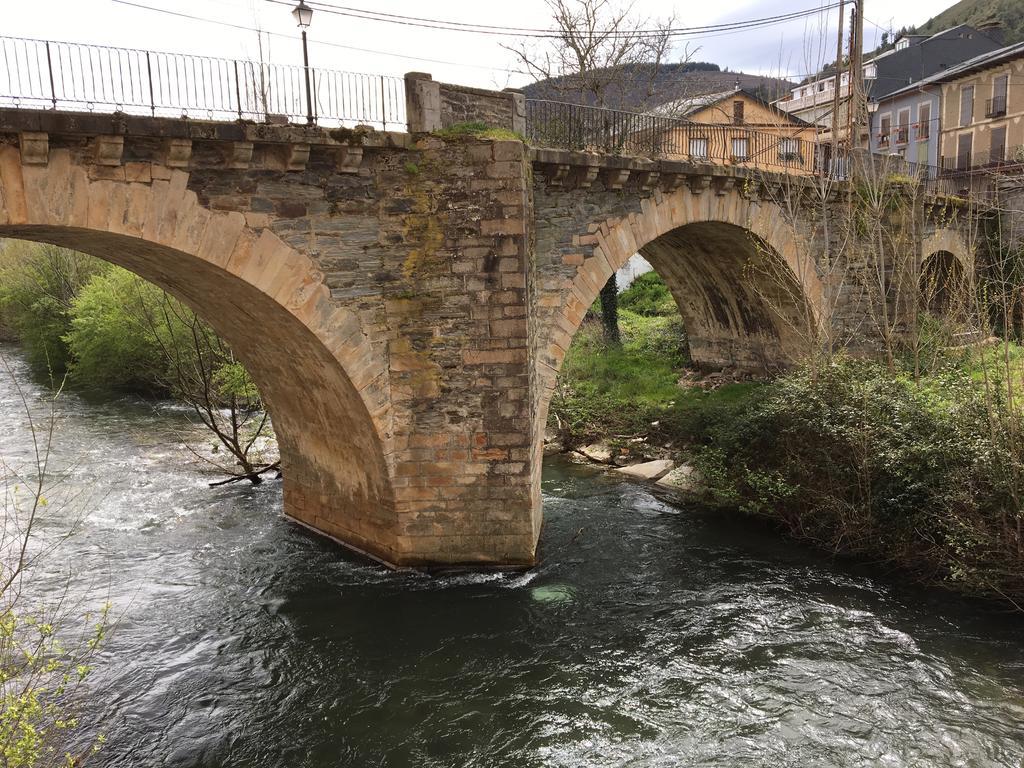 Hostal Restaurante Mendez Villafranca Del Bierzo Luaran gambar