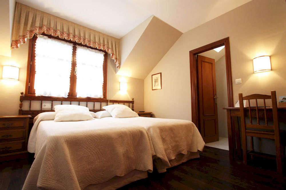 Hostal Restaurante Mendez Villafranca Del Bierzo Luaran gambar