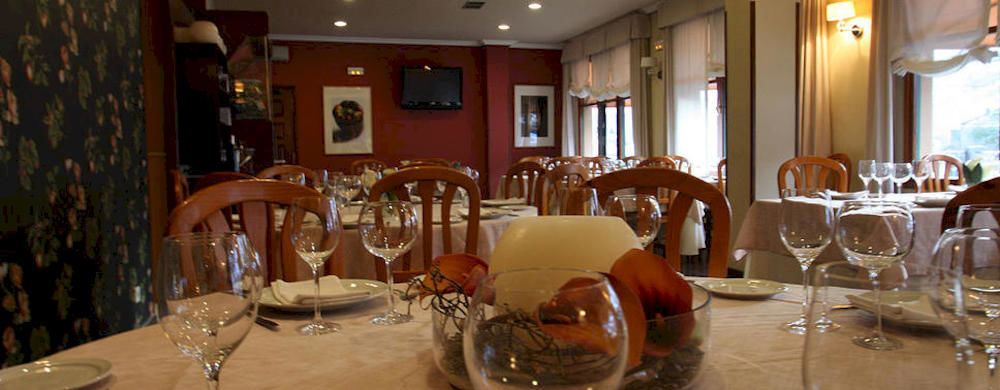 Hostal Restaurante Mendez Villafranca Del Bierzo Luaran gambar