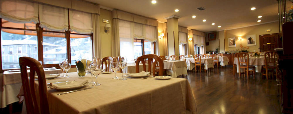 Hostal Restaurante Mendez Villafranca Del Bierzo Luaran gambar