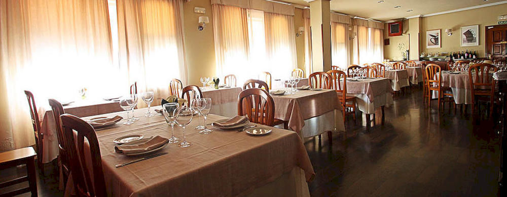 Hostal Restaurante Mendez Villafranca Del Bierzo Luaran gambar