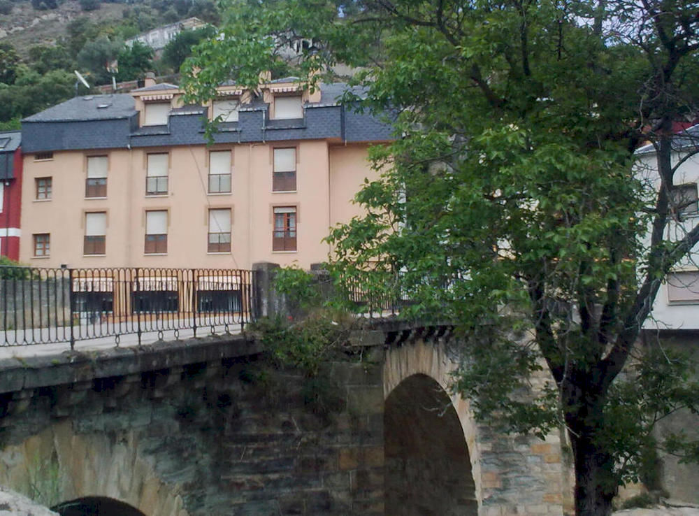 Hostal Restaurante Mendez Villafranca Del Bierzo Luaran gambar